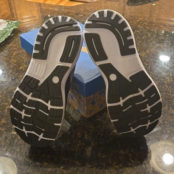 Brooks Ghost 16 Women Size 11 Medium B BNIB - Picture 6 of 8